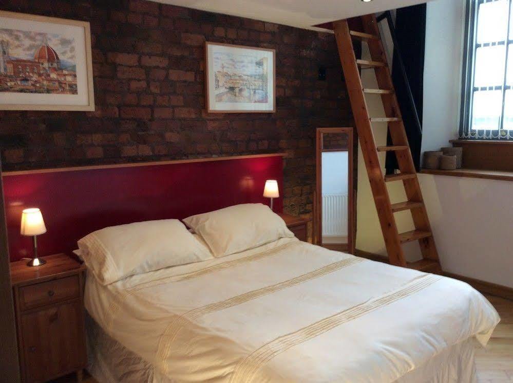 Trafalgar Warehouse 4*